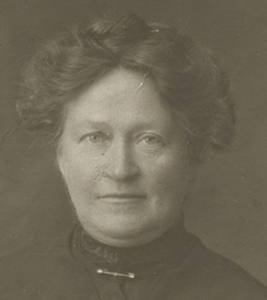 Emma Dow close up 1918 copy